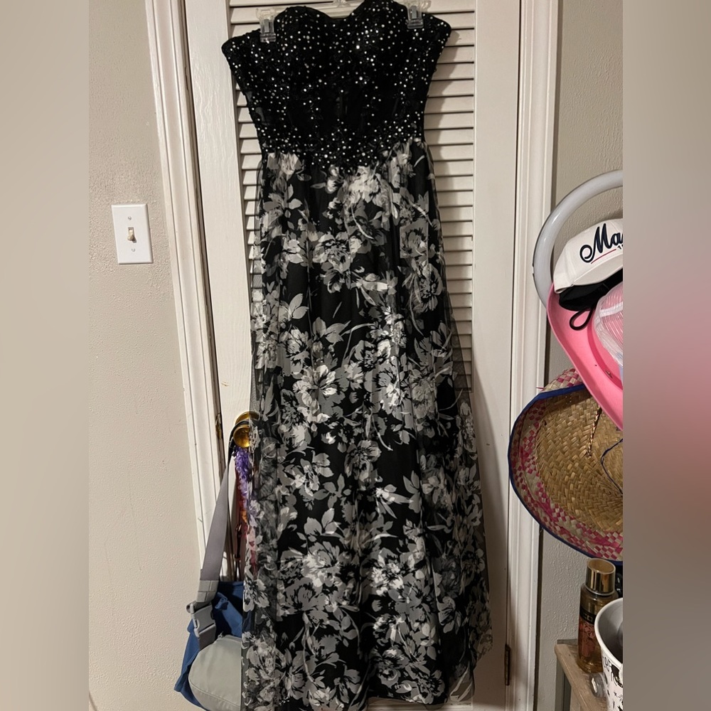 Blondie nites long prom dress, mesh below breast area, very flattering